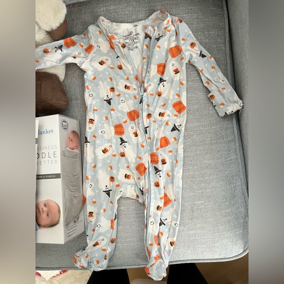 Bundle Halloween outfits 3mo baby bundle (Caden lane, old navy, carters, etc) - Picture 13 of 14